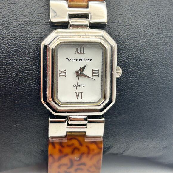Vernier Silver Stainless Steel 23mm Women’s Quartz Watch Working - Picture 1 of 8